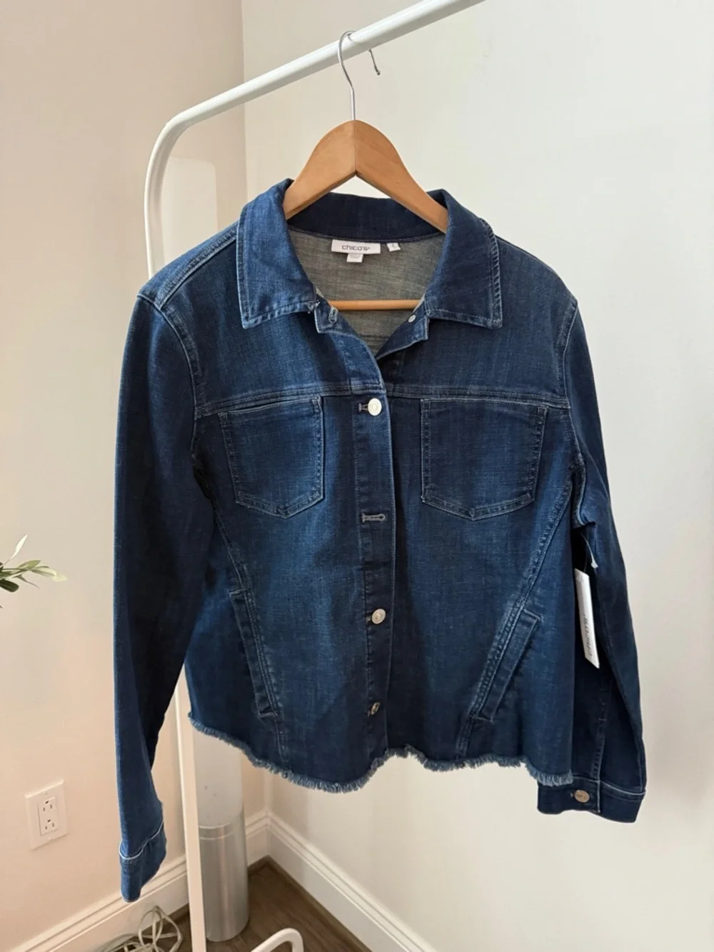 Chico's Frayed Classic Pineapple Embroidery Jacket Size L NWT - Picture 3 of 8